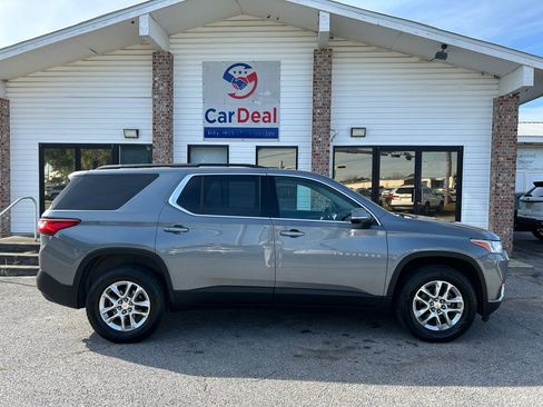 Used 2020 Chevrolet Traverse LT image 8