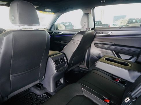 Used 2024 Volkswagen Atlas Cross Sport SEL R-Line image 6