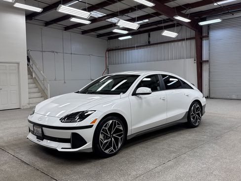 Used 2023 Hyundai Ioniq 6 SEL image 1