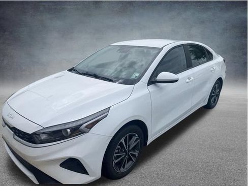 Used 2024 Kia Forte LXS FWD image 4