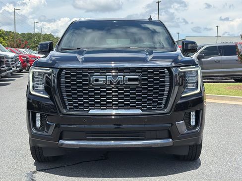 Used 2023 GMC Yukon XL Denali Ultimate AWD/4WD image 3