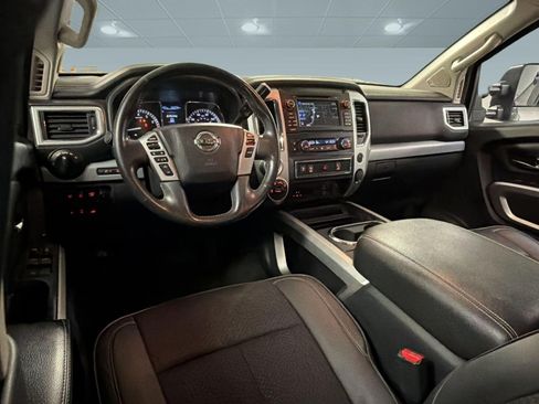 Used 2017 Nissan Titan PRO-4X AWD/4WD image 29