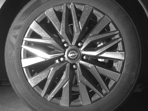 Used 2025 Nissan Altima 2.5 SV FWD image 13