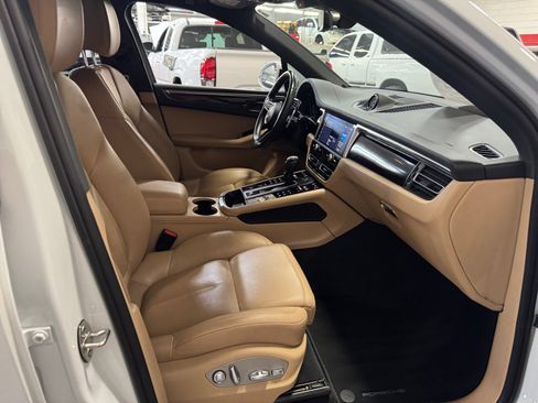 Used 2023 Porsche Macan Turbo AWD/4WD image 19