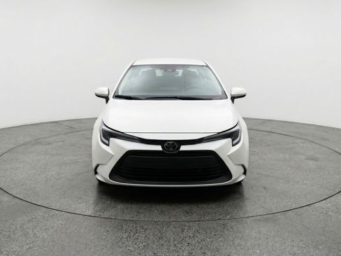 Used 2025 Toyota Corolla LE FWD image 2