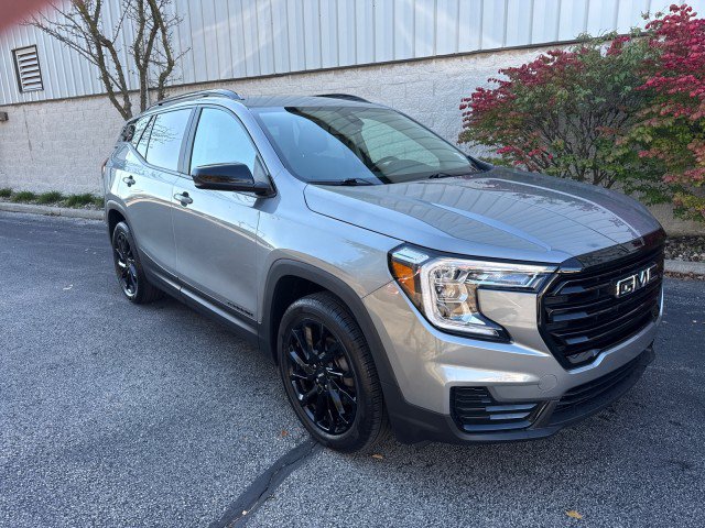 Used 2023 GMC Terrain SLE w/ Driver Convenience Package FWD image 1