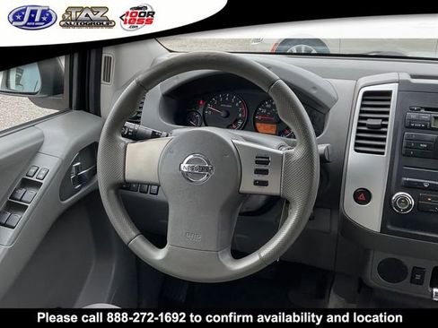 Used 2011 Nissan Frontier SV image 17