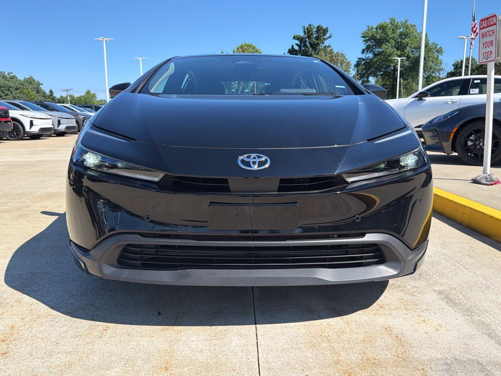 Used 2025 Toyota Prius LE FWD image 2