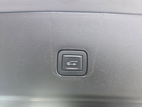 Used 2020 Chevrolet Traverse LT image 24