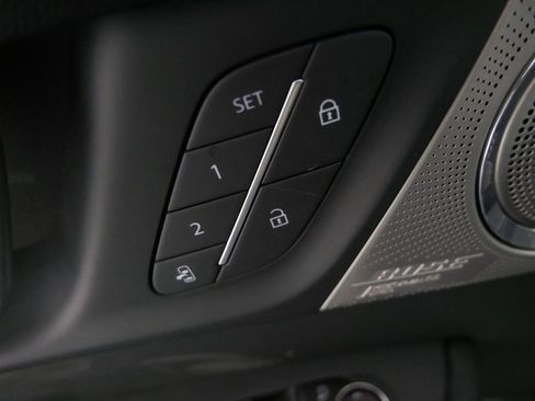 Used 2025 Buick Enclave Avenir image 14