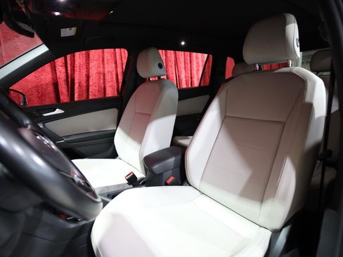 Used 2020 Volkswagen Tiguan SE R-Line image 12