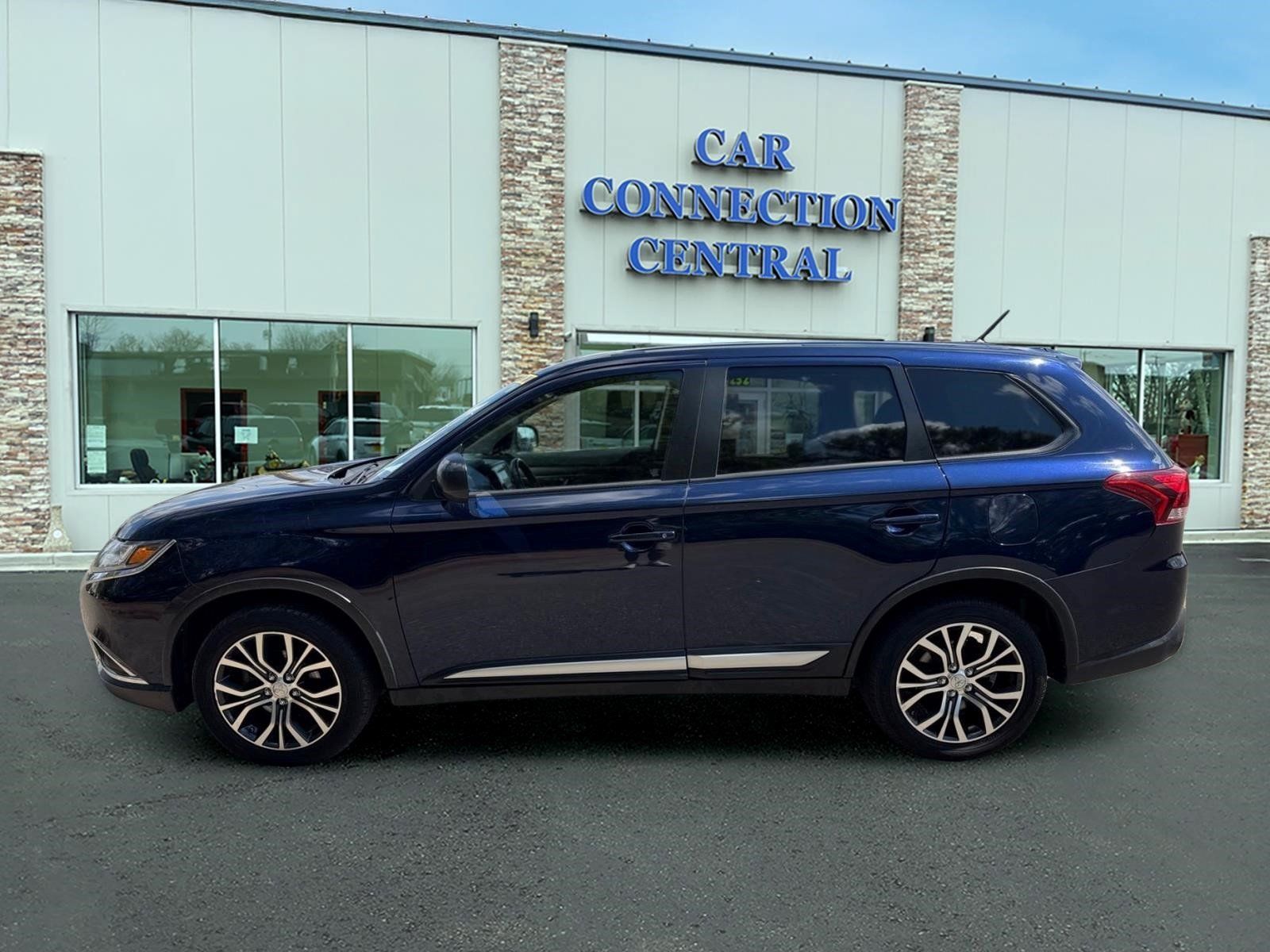 Used 2016 Mitsubishi Outlander ES AWD/4WD image 2