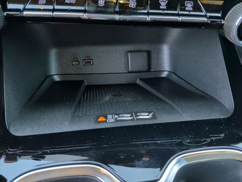 New 2025 Chevrolet Traverse LT w/ LPO, Floor Liner Package image 28