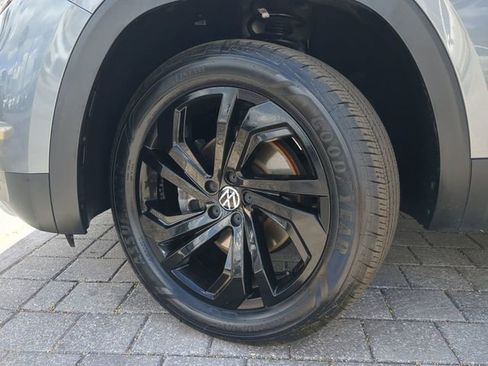 Certified 2022 Volkswagen Atlas SE image 33