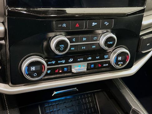 Used 2024 Ford Expedition Max XLT image 24