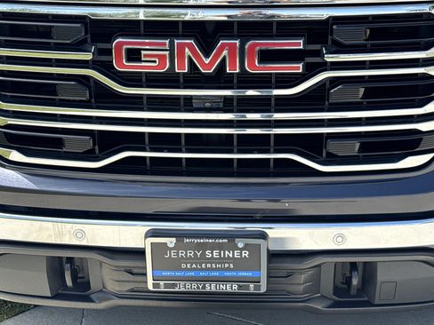 Used 2023 GMC Sierra 1500 SLT w/ SLT Premium Plus Package AWD/4WD image 3