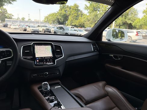 Certified 2025 Volvo XC90 B6 Ultra w/ Protection Package AWD/4WD image 31