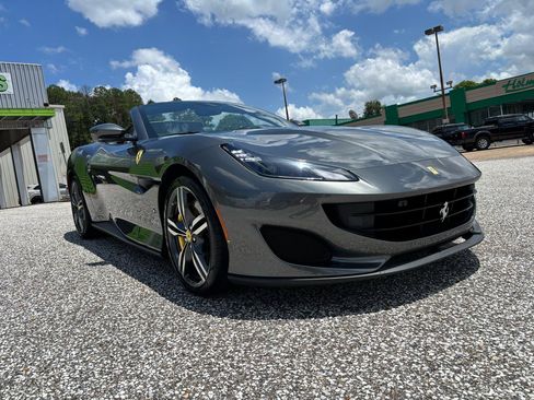 Used 2020 Ferrari Portofino RWD image 9