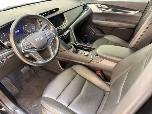 Certified 2023 Cadillac XT5 Premium Luxury w/ Technology Package FWD image 4