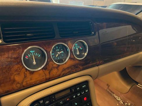 Used 2006 Jaguar XK8 Convertible image 20