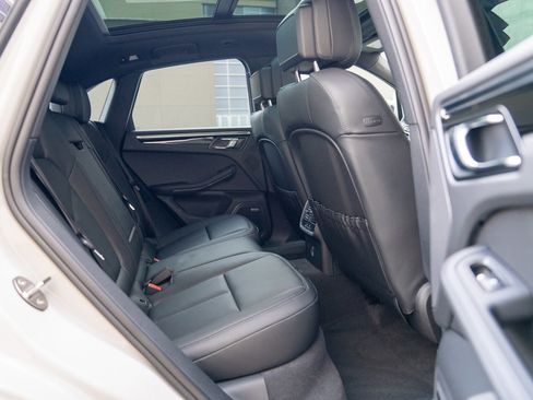 Certified 2025 Porsche Macan image 25