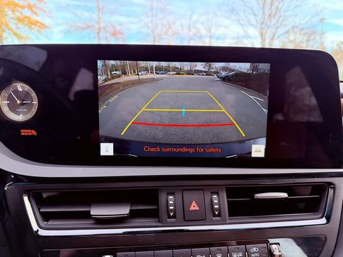 Certified 2025 Lexus ES 300h w/ Premium Package image 24