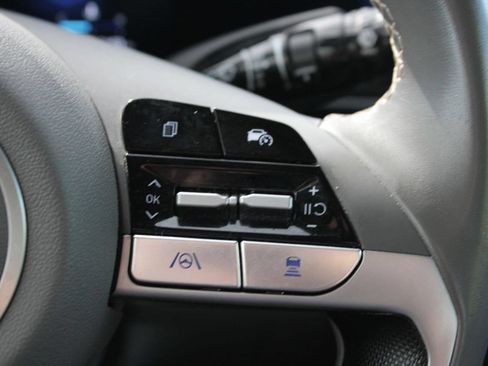 Used 2025 Hyundai Elantra SEL FWD image 14