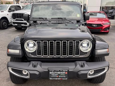 Used 2025 Jeep Wrangler Unlimited Sahara w/ Safety Group AWD/4WD image 2