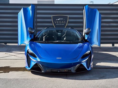 Used 2025 McLaren Artura Spider image 27