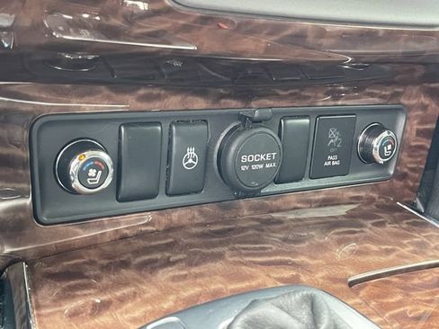 Used 2017 Nissan Armada Platinum w/ Captain Seat Package RWD image 20