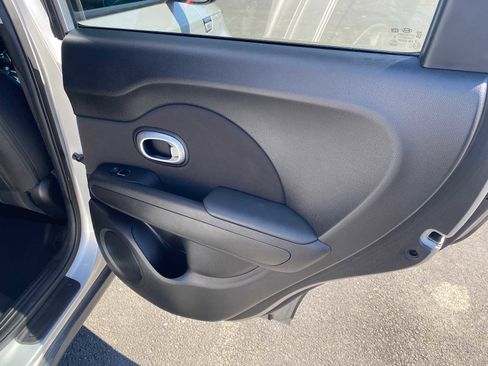 Used 2017 Kia Soul image 30