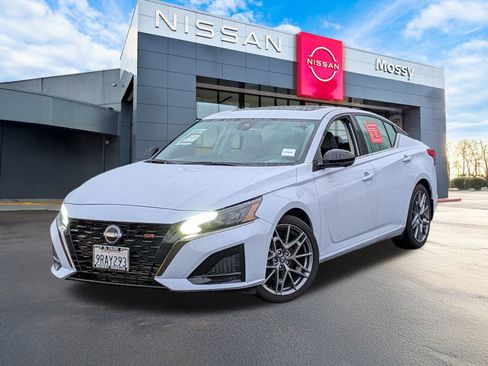 Certified 2024 Nissan Altima 2.0 SR image 1