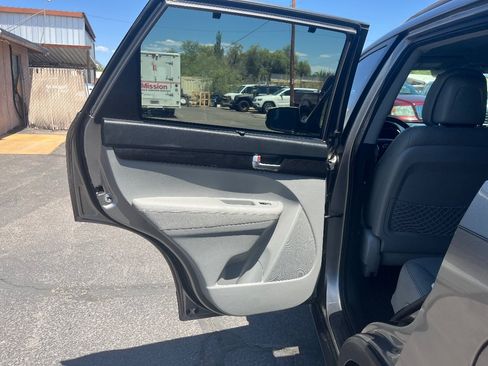 Used 2015 Kia Sorento LX FWD image 27