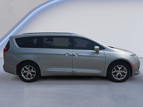 Used 2020 Chrysler Pacifica Limited w/ Advanced Safetytec Group FWD image 7