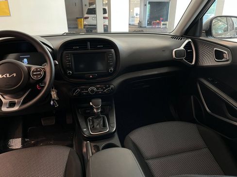 Used 2025 Kia Soul LX w/ LX Technology Package FWD image 34