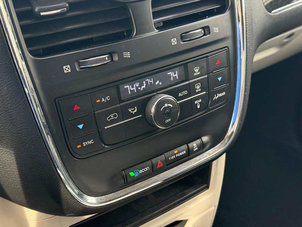 Used 2014 Chrysler Town & Country Touring FWD image 19