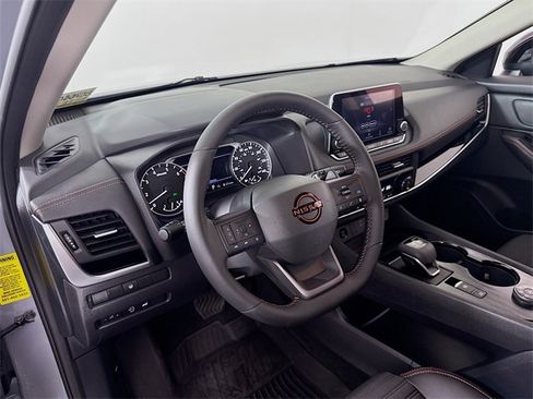 Certified 2025 Nissan Rogue SV image 7