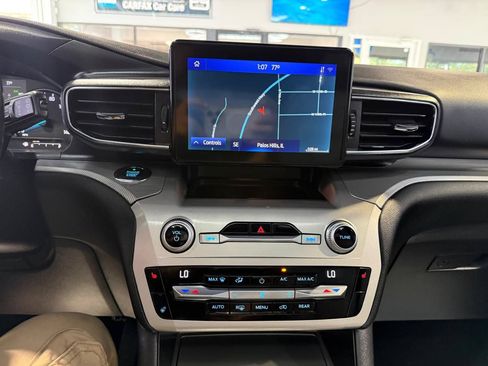Used 2021 Ford Explorer XLT w/ Equipment Group 202A AWD/4WD image 24