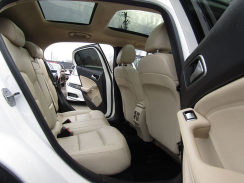 Used 2020 Mercedes-Benz GLA 250 4MATIC w/ Premium Package image 13