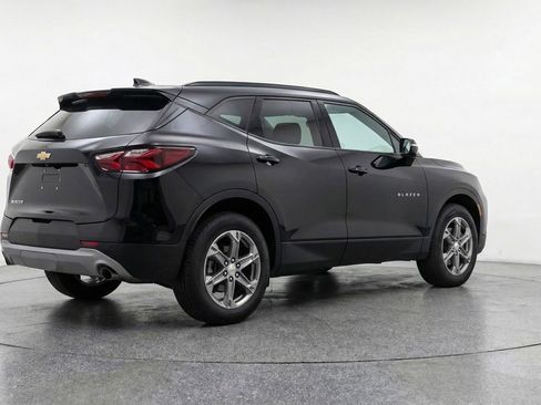 Used 2025 Chevrolet Blazer LT image 9