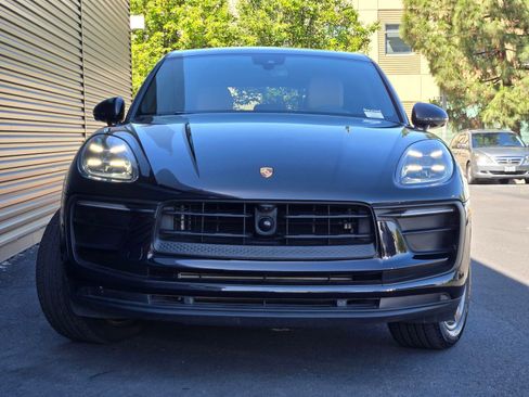 Certified 2025 Porsche Macan AWD/4WD image 10