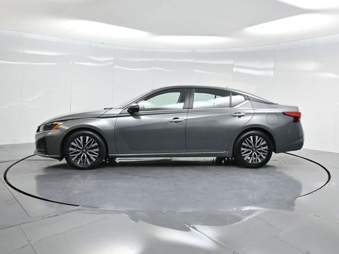 Used 2024 Nissan Altima 2.5 SV image 41