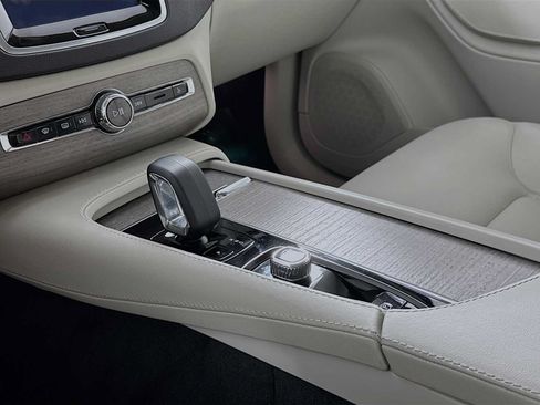 Used 2023 Volvo XC90 B6 Plus w/ Protection Package Premier AWD/4WD image 16