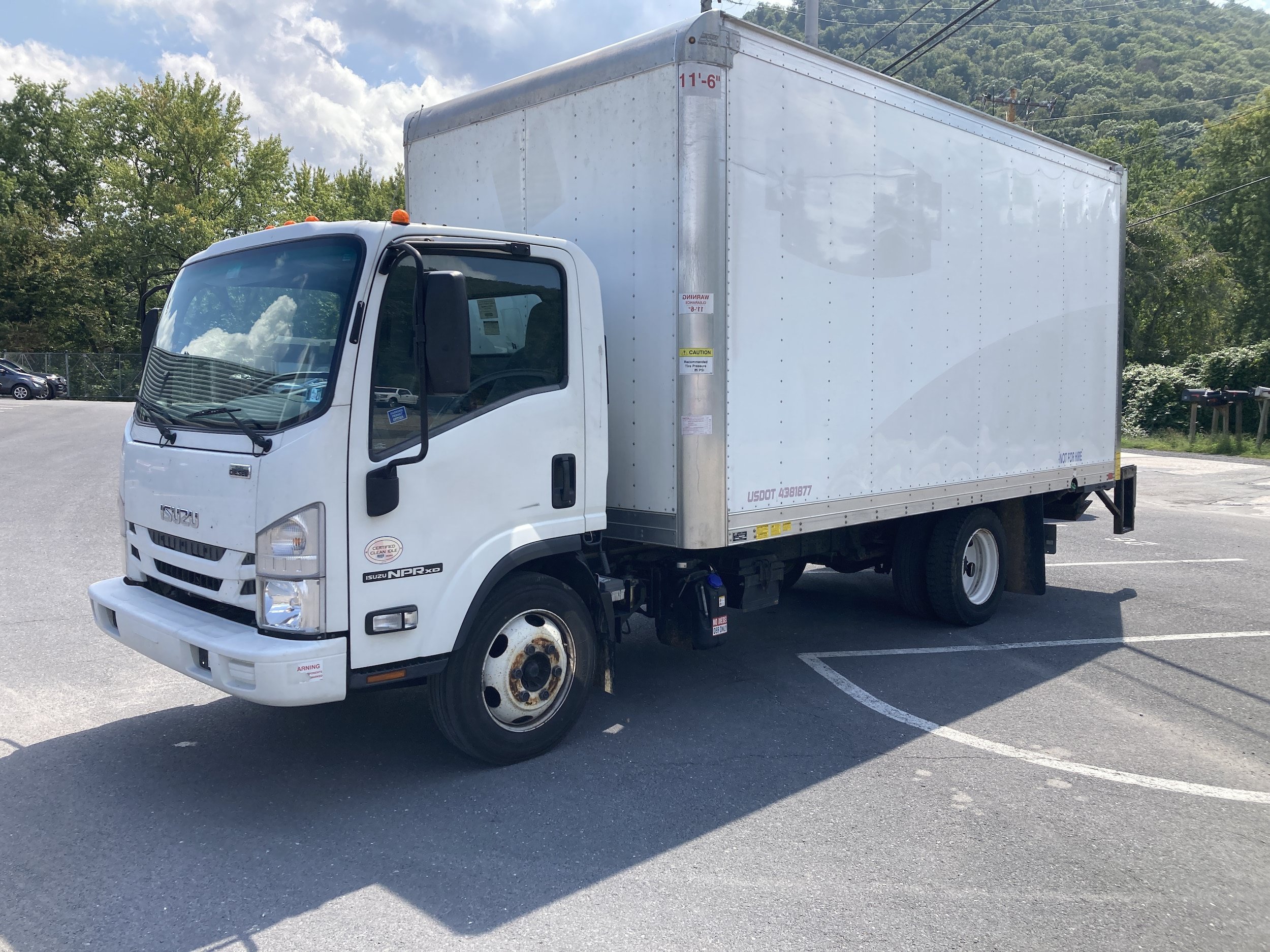 Used 2021 Isuzu NPR RWD image 17