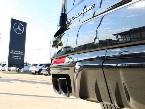 Used 2025 Cadillac Escalade V w/ LPO, Floor Liner Package image 27