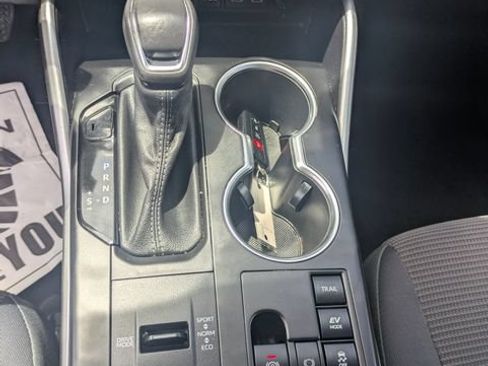Used 2023 Toyota Highlander LE AWD/4WD image 22