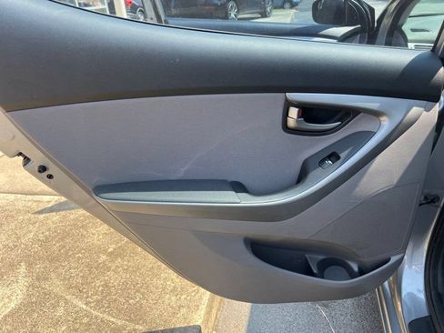 Used 2016 Hyundai Elantra SE w/ Option Group 02 FWD image 8