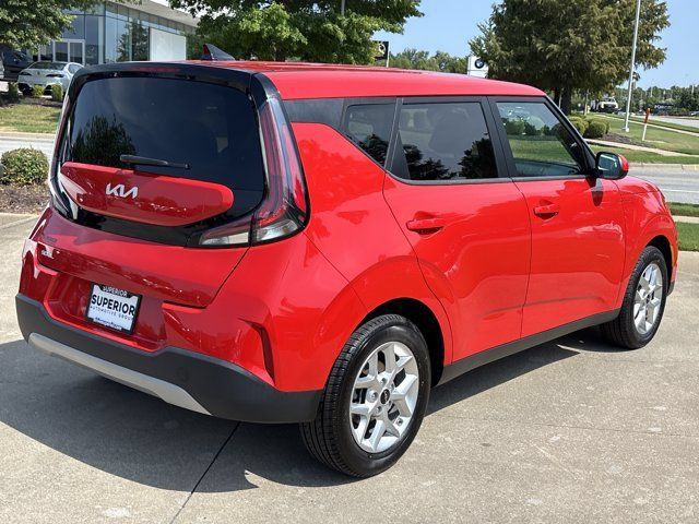 Used 2024 Kia Soul LX w/ Option Group 015 FWD image 3
