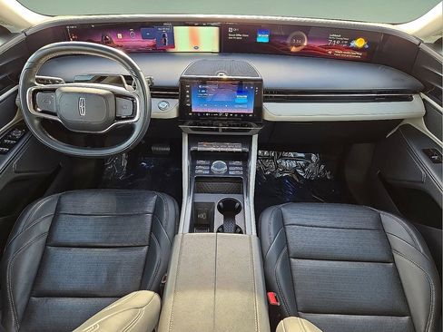 Used 2024 Lincoln Nautilus Reserve image 17