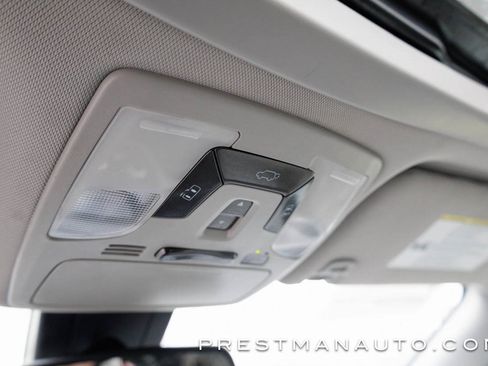 Used 2019 Toyota Sienna XLE w/ XLE Navigation Package image 5